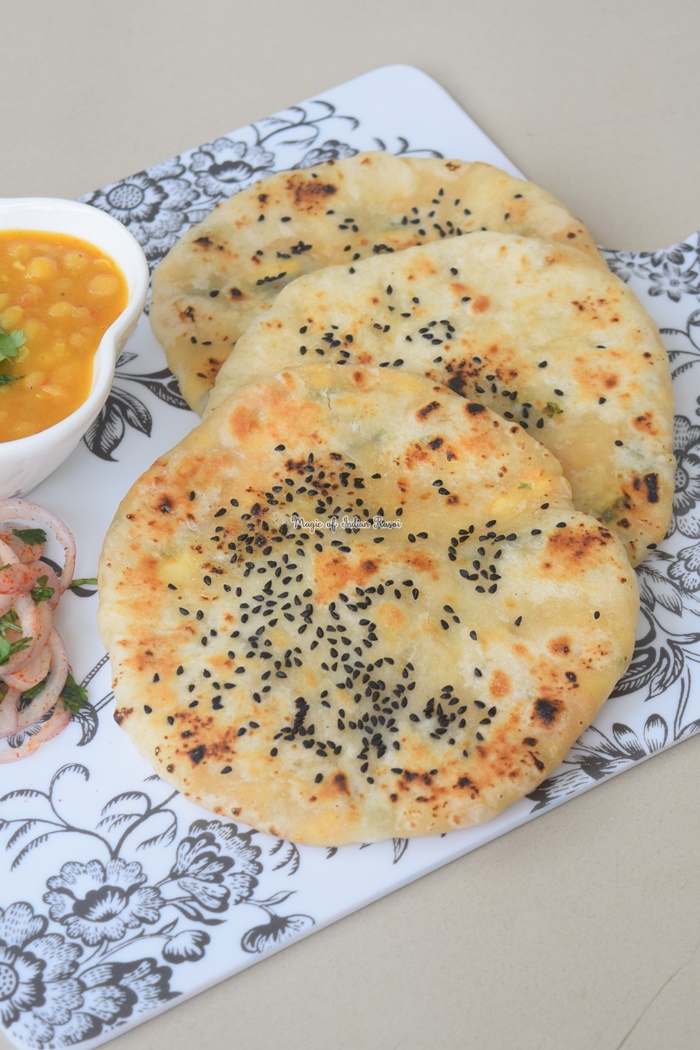 Paneer Kulcha in Pan (No Yeast) Recipe - पनीर कुलचा बिना ओवन और यीस्ट के रेसिपी - Priya R - Magic of Indian Rasoi
