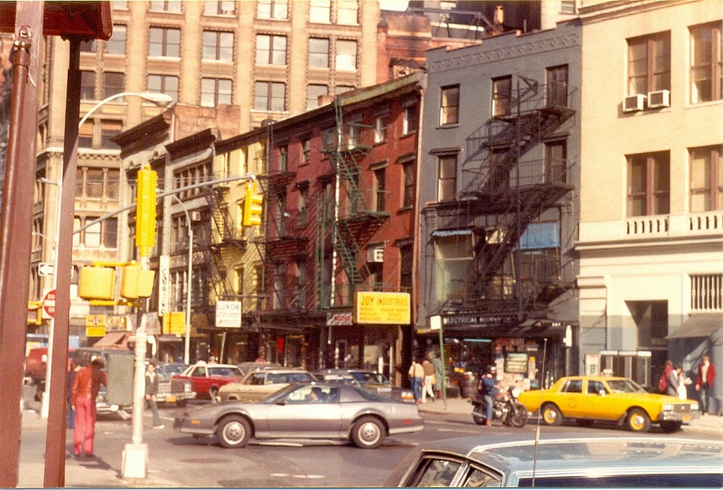 Amazing Photographs Capture Street Scenes Of New York City