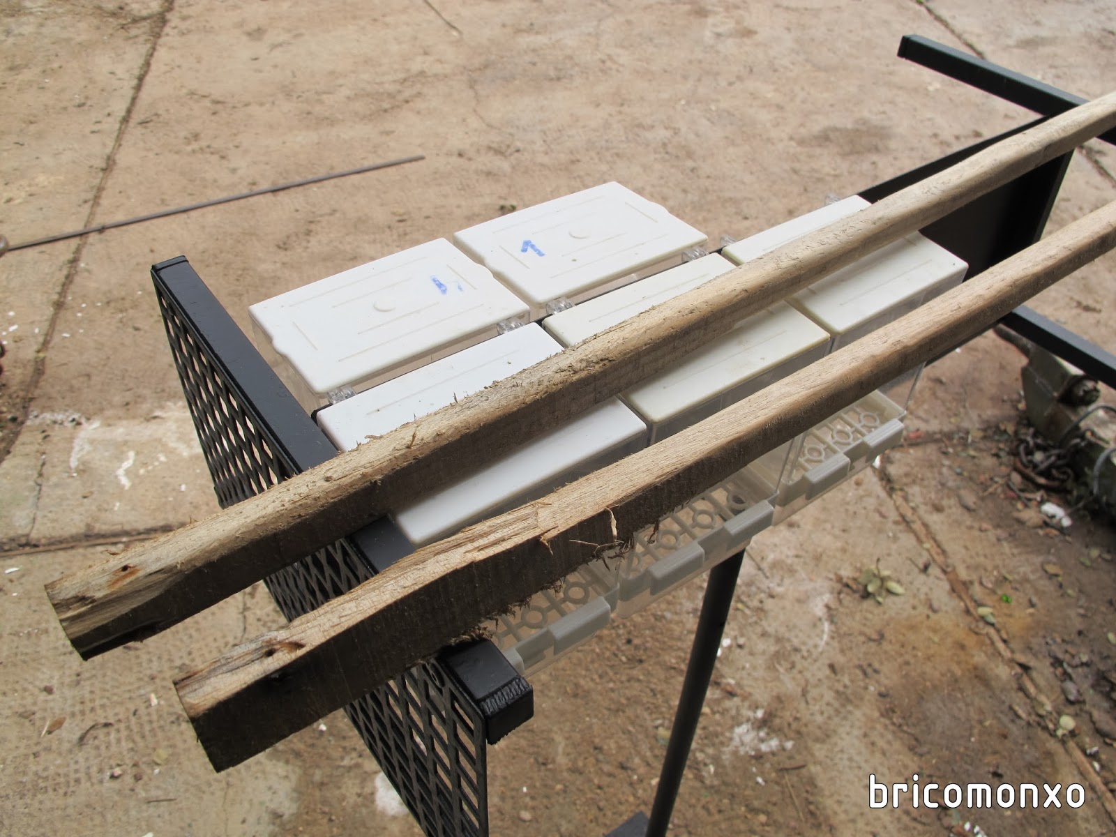 BRICOMONXO: Soporte para comederos de pájaros