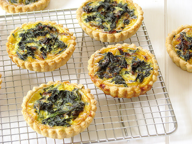 Tarte aux épinards, oignons et muscade. Tarte aux épinards, oignons et muscade.
