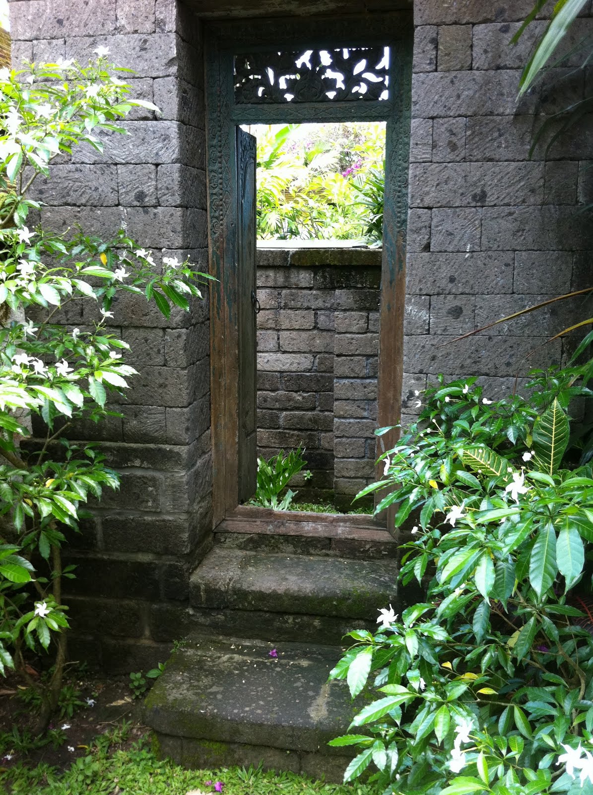 Balinese Garden Country Home Design Ideas