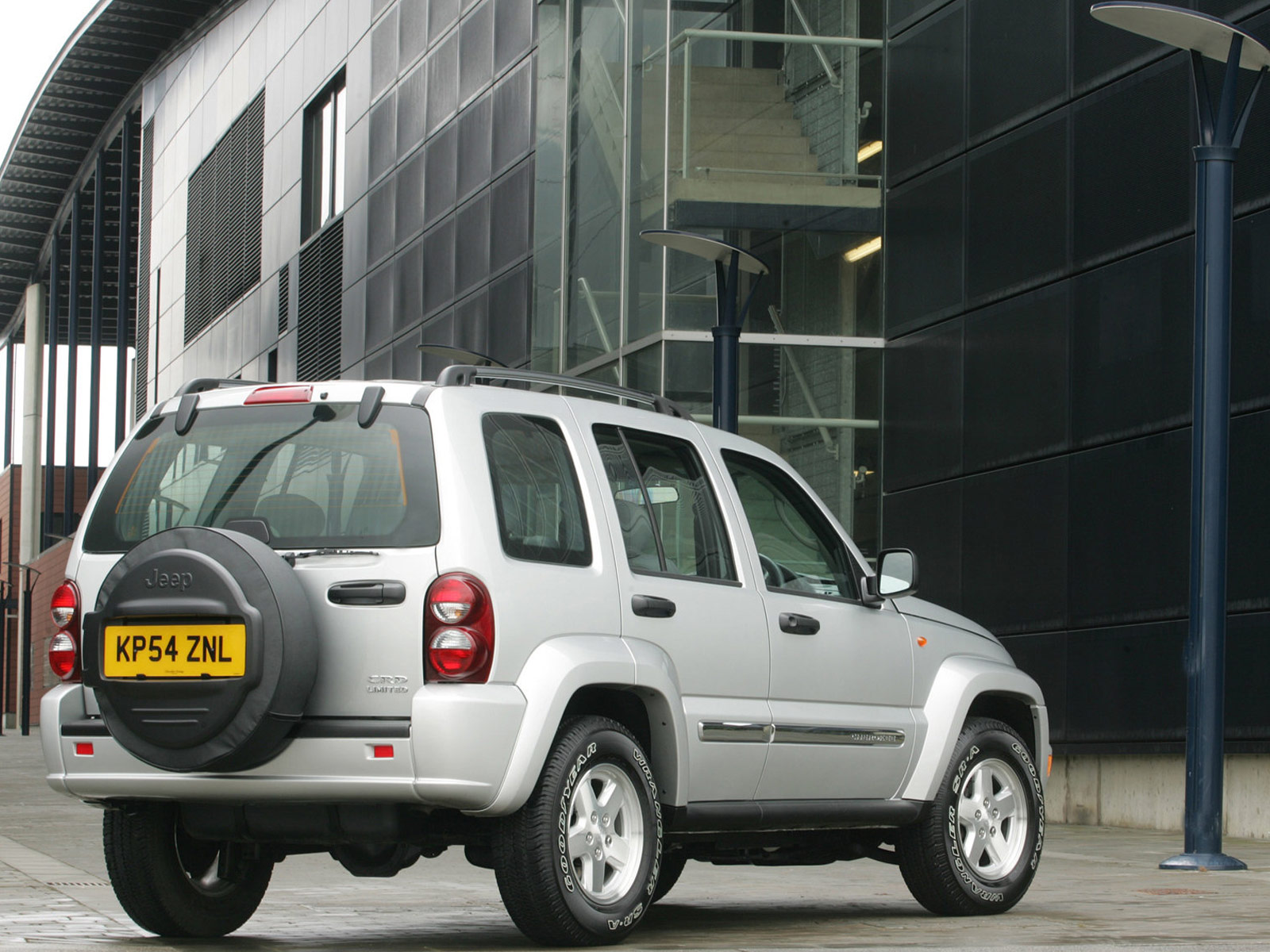 2005 JEEP Cherokee UK Version pictures