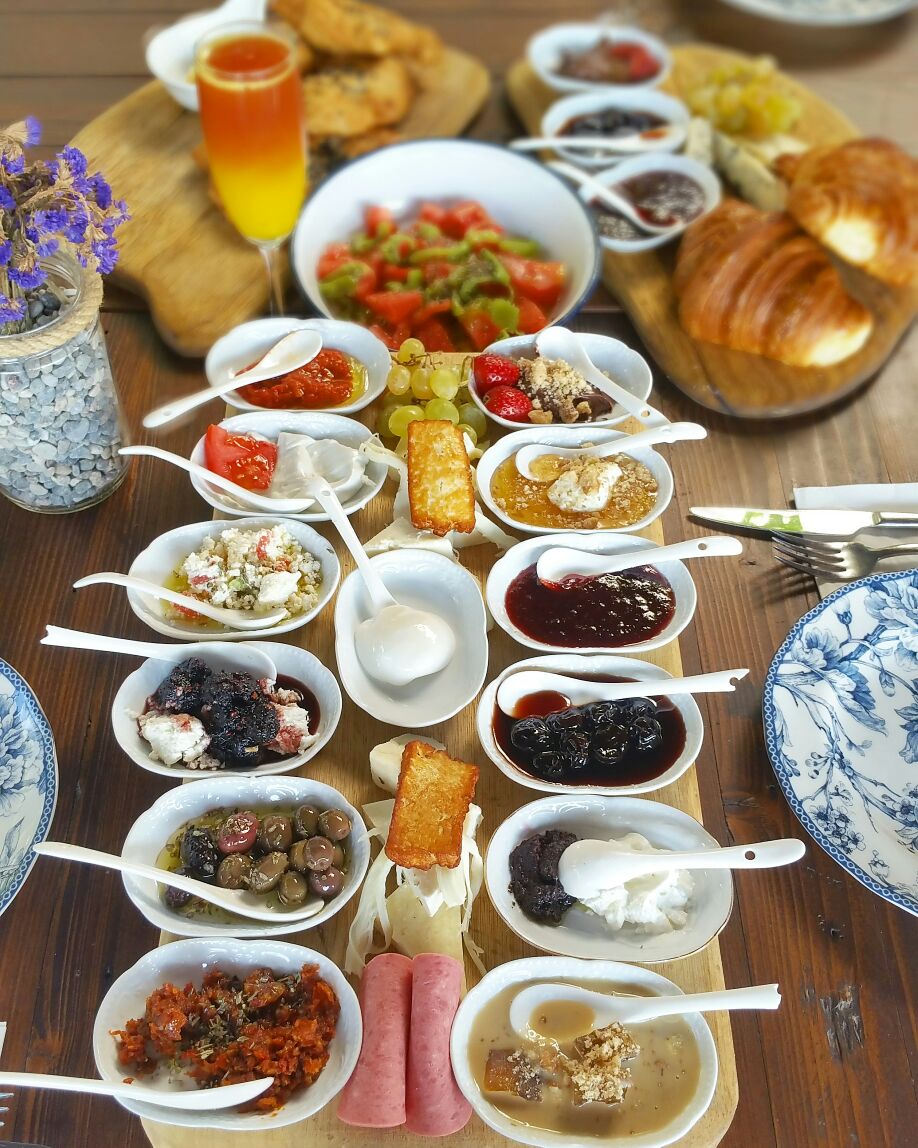 Cekmekoy Cappuccino Cafe Bistro Pony Club Da Enfes Lezzetlerden Olusan Kahvalti Ve Cocuklar Icin 10 Dakikalik At Binme Manej Turu Keyfi 44 50 Tl Yerine 51 Grupfoni Firsati Ile Sadece 22 Tl 3 Ay Istanbul Firsaton