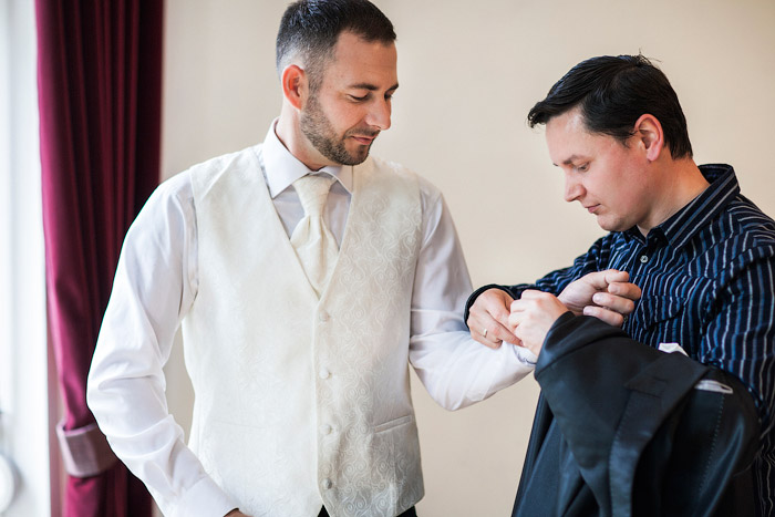 Getting Ready beim Hochzeitsfotografie Workshop im Schloss Gondelsheim Hochzeitsfotografie Christina & Eduard Wedding Photography Mainz