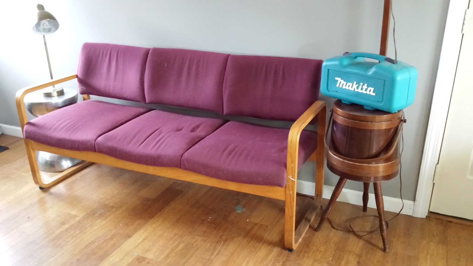 Simple sofa laptop desk with wheels to facilitate small