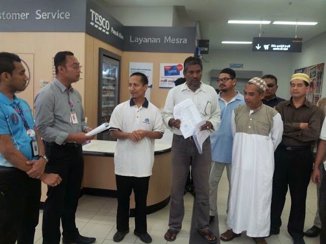 Serahan memo bantahan penjualan arak di Tesco