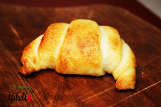 Croissants de beicon con queso