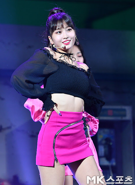 Fans Agree That Momo Has The Best Figure In TWICE! | Daily K Pop News
