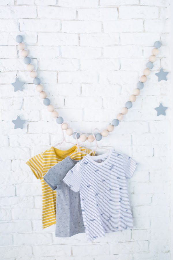 Perchero bolas madera infantil