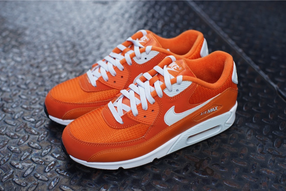 TODAYSHYPE: Nike Air Max 90 Essential âSolar Orangeâ