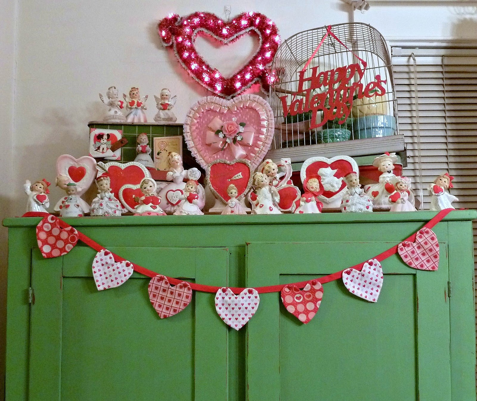 Old Glory Cottage Valentine's Day DecorationsREDNESDAY!