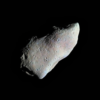 Gaspra, descubierto en 1916, se encuentra en el borde interior del cinturón de asteroides