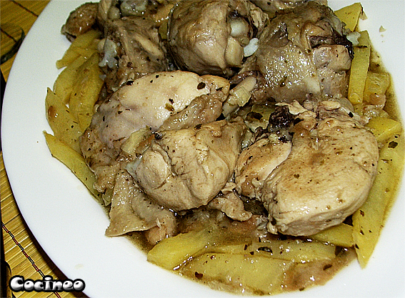 Pollo al ajillo con patatas