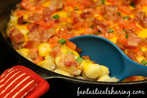 Bacon Cheeseburger Gnocchi Skillet // When your day has been rough, this one pot skillet meal with all the flavors of a bacon cheeseburger is ready in under 30 minutes. #recipe #bacon #maindish #onepot #skilletmeal