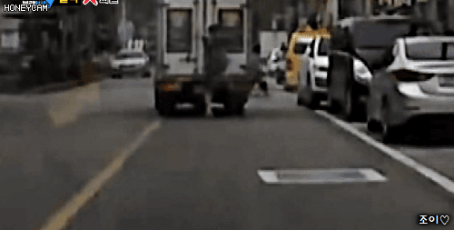 현실 GTA하나 싶은 블랙박스에 찍힌 어느 정신나간 놈.jpgif | 인스티즈