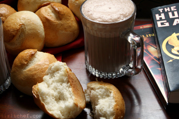 Hot Chocolate & Brötchen | The Hunger Games | #FoodnFlix meets #CooktheBooks
