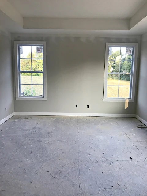 windows on either side of bed 