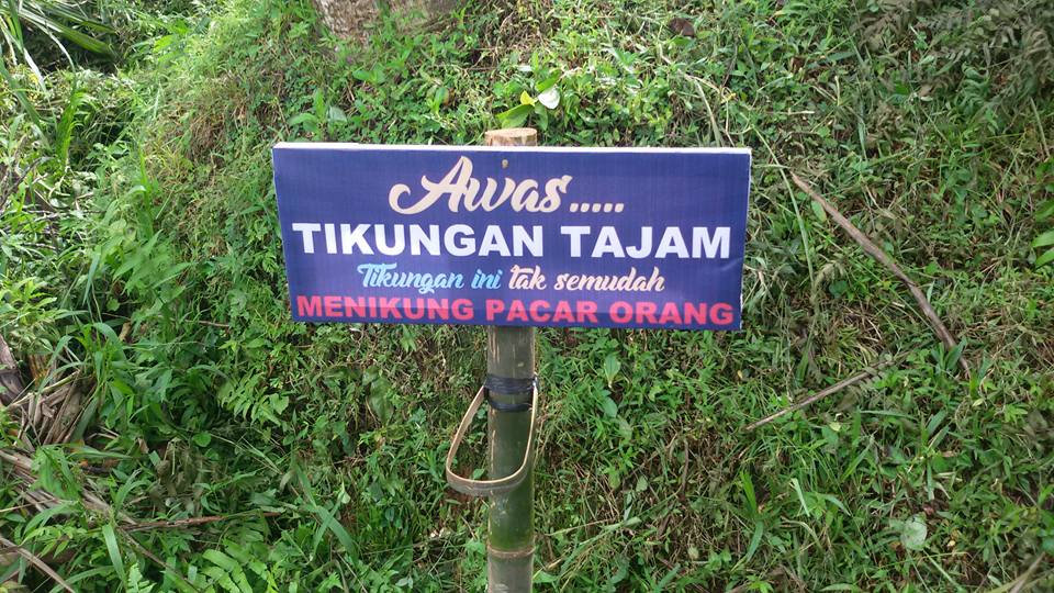 Kocak! Penunjuk Jalan Menuju Lokasi Resepsi Yang Bikin Heboh Kocak! Penunjuk Jalan Menuju Lokasi Resepsi Yang Bikin Heboh