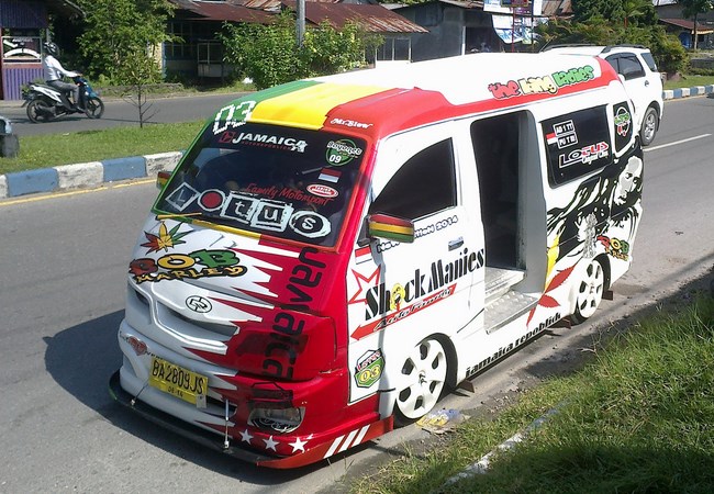 Gambar Transportasi : Kumpulan Foto Mobil Angkot