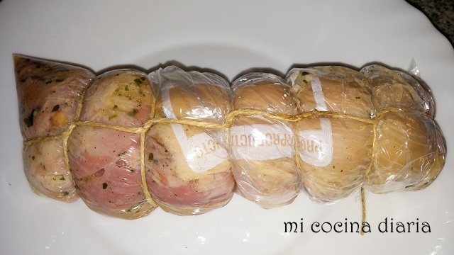 Rollo de codillo de cerdo (Рулет из свиной рульки)