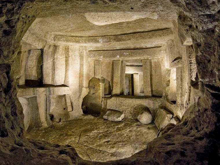 Una vista de la majestuosa Hipogeo, tallada en Piedra. Este descubrimiento se remonta a miles de años, siendo considerada la única estructura prehistórica conocida. Sin duda una evidencia de la existencia de avanzada tecnología en la antigüedad.
