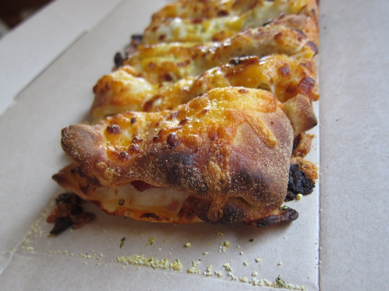Review Domino's Bacon and Jalapeno Stuffed Cheesy Bread