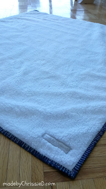 Hand Tied Snuggly Quilt Pattern by madebyChrissieD.com Hand Tied Snuggly Quilt Pattern by madebyChrissieD.com