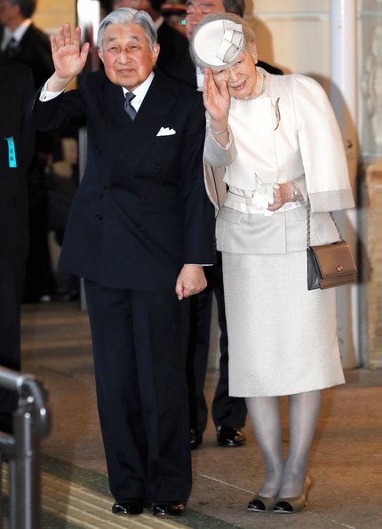 Emperor-Akihito-and-Empress-Michiko-8.jpg