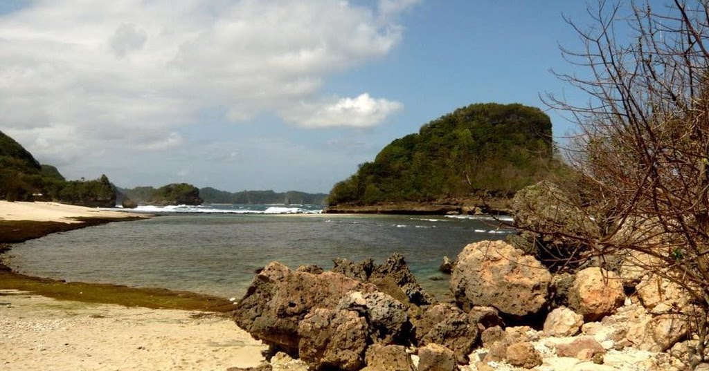 Objek Wisata Pantai Nan Indah dan Wajib Dikunjungi di Jawa