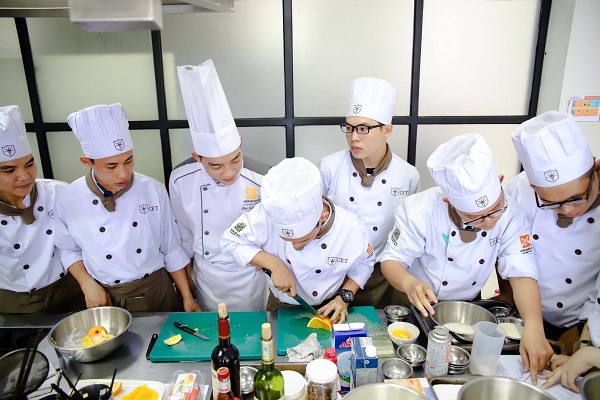 Chương trình học nấu ăn tại trường trung cấp nấu ăn CET có gì