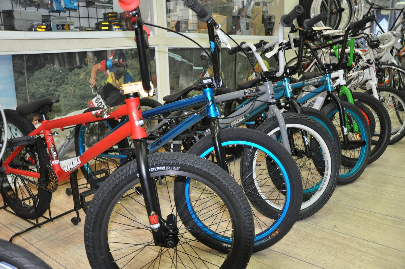 BIKELAND BMX the Lacondeguy's shop PRIMERAS BICIS Y PIEZAS EN LA TIENDA!