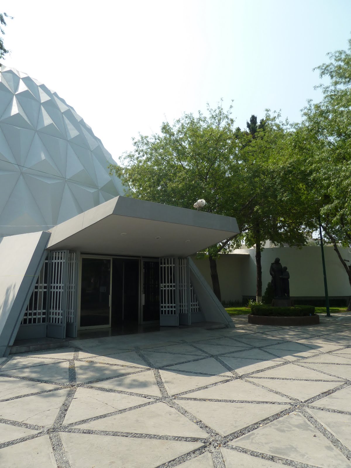 Scan the room: Parroquia San Juan Bautista De La Salle.