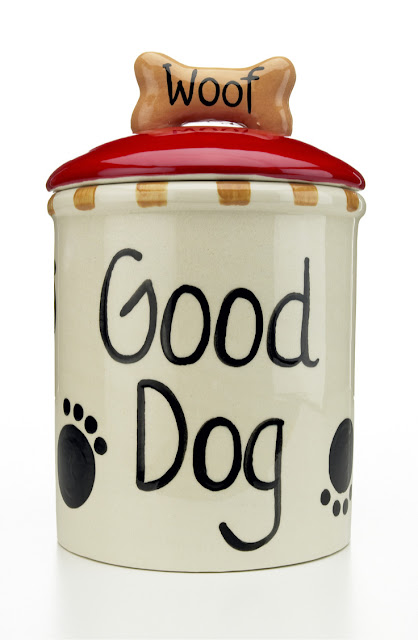 A dog cookie jar that says "woof" and "good dog" Dog treats from the cookie jar are the best way to train your dog, but many popular dog training books aren't evidence-based