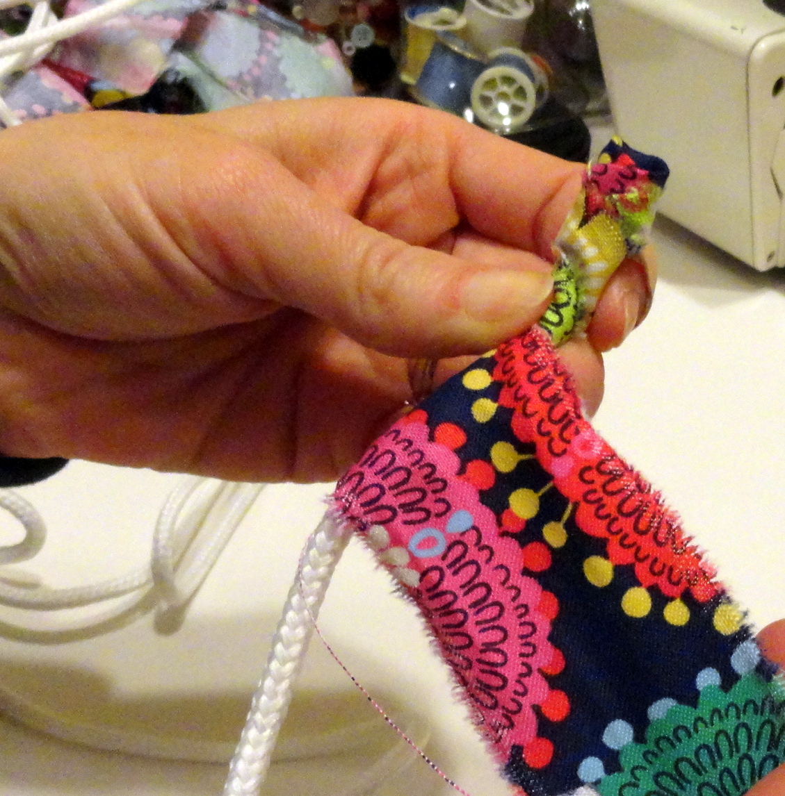 Woven clothesline scrap fabric basket tutorial