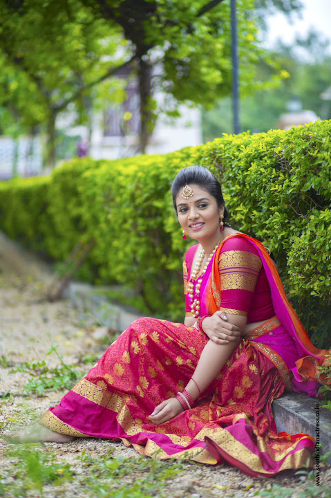 Anchor Sreemukhi in Pink Half Saree