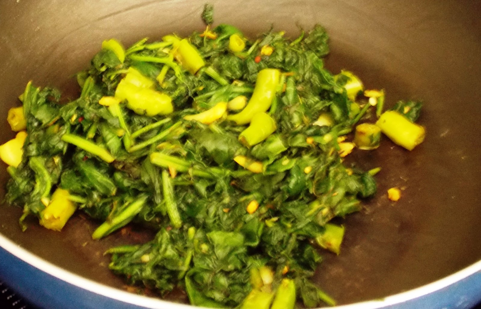 Antara's Kitchen: Stirred fried spinach with garlic Recipe