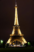 . we couldn't resist but to take more pictures of Eiffel Tower at night: (img )