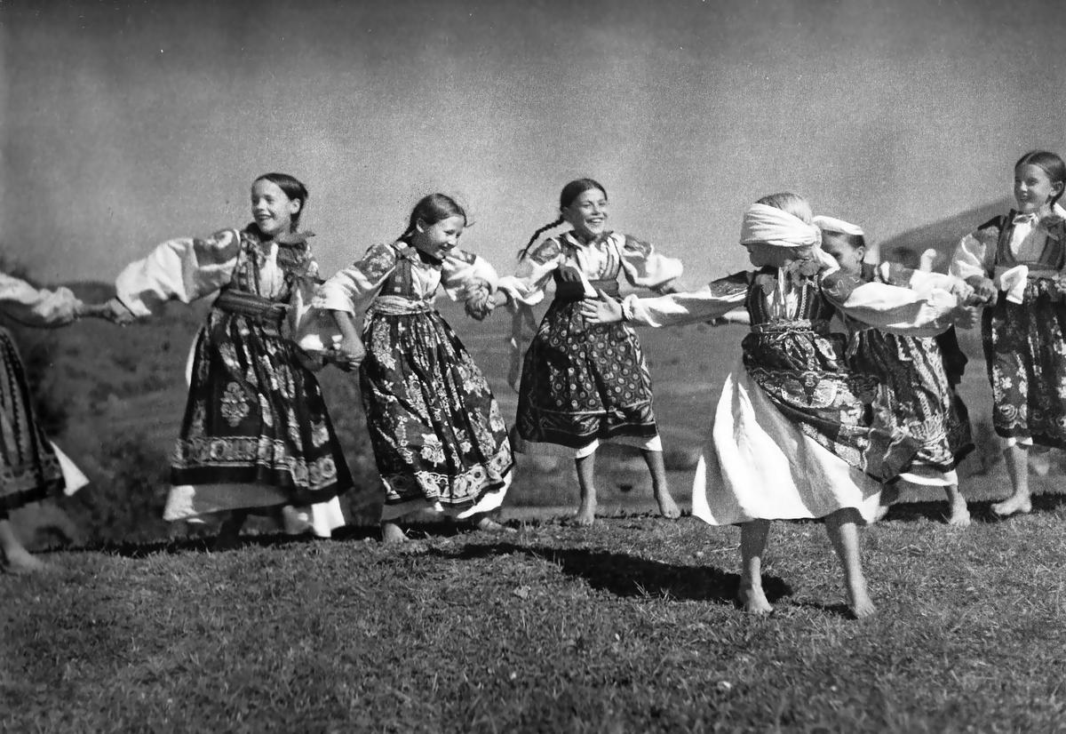 Песня цыганская веселая на русском. Народные танцы. Фольклор. Старый русский народный танец. Народные танцы фольклор.