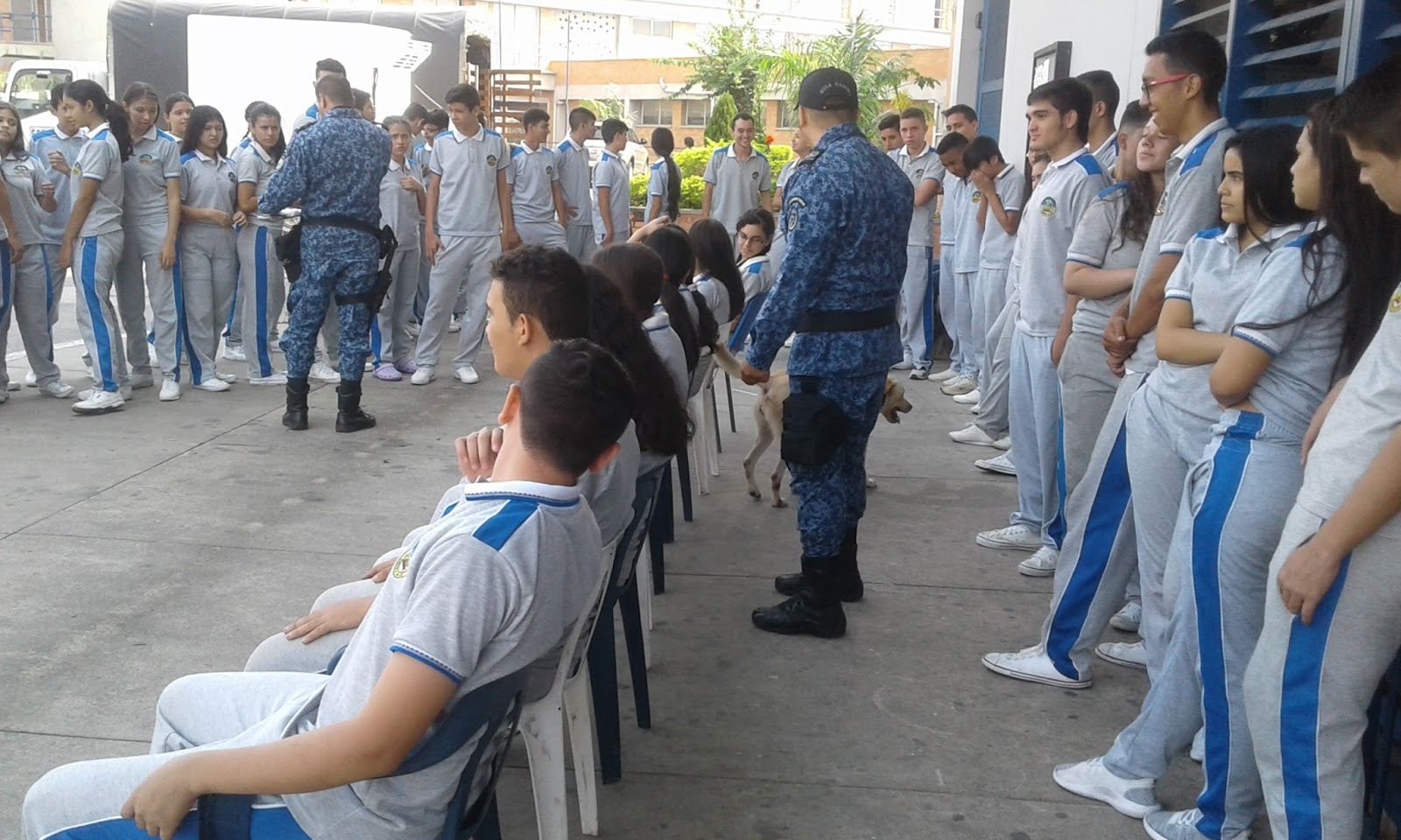 Sin Rejas Ni Fronteras Visita Colegio Oriental 26 de Prados Norte