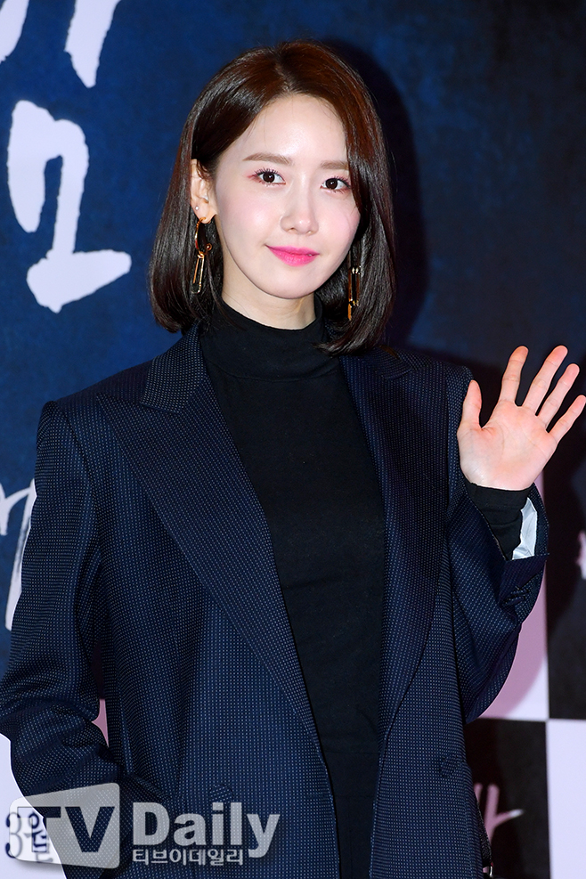 Meet SNSD YoonA and SeoHyun at the VIP premiere of 'Seven Years of