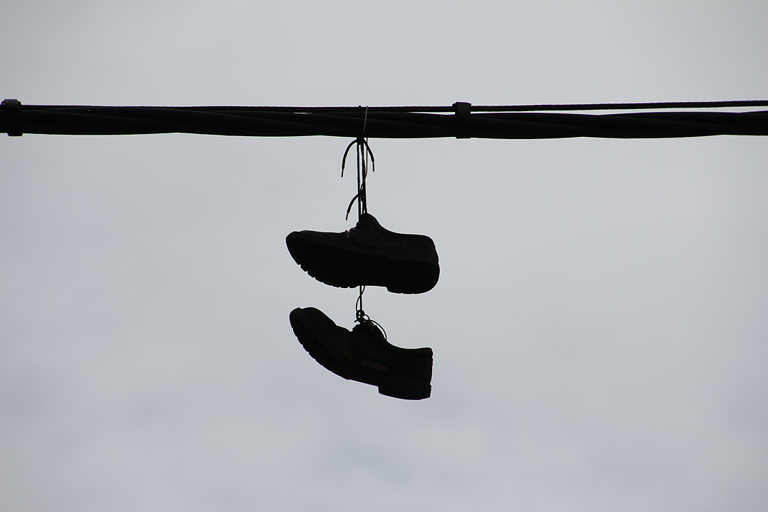 Zapatillas Colgadas En Cables De Luz Significado