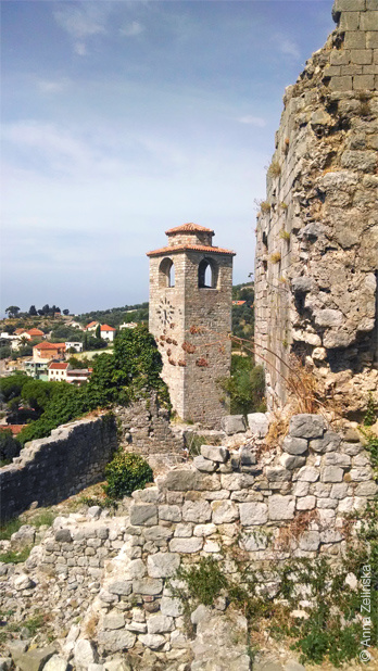 Башня с часами в Старом Баре, Черногория