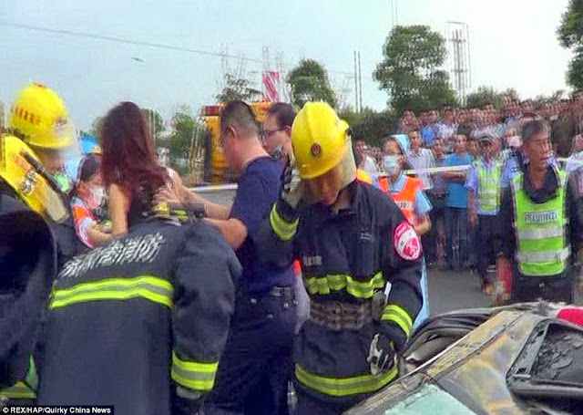 SHOCKING: Woman Inside Car Survived Trailer Crushes In China