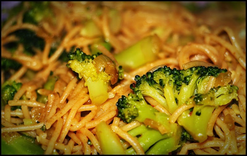 Spaghetti con broccoli, aglio, olio e brodo...