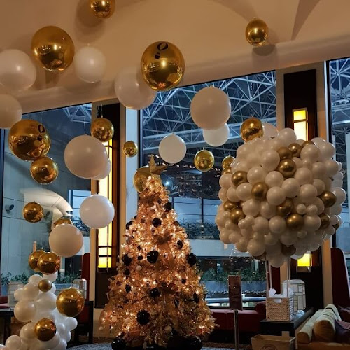 Ide Dekorasi Natal Minimalis, Elegan & Mewah Dengan Balon ORBZ / Foil ORBZ