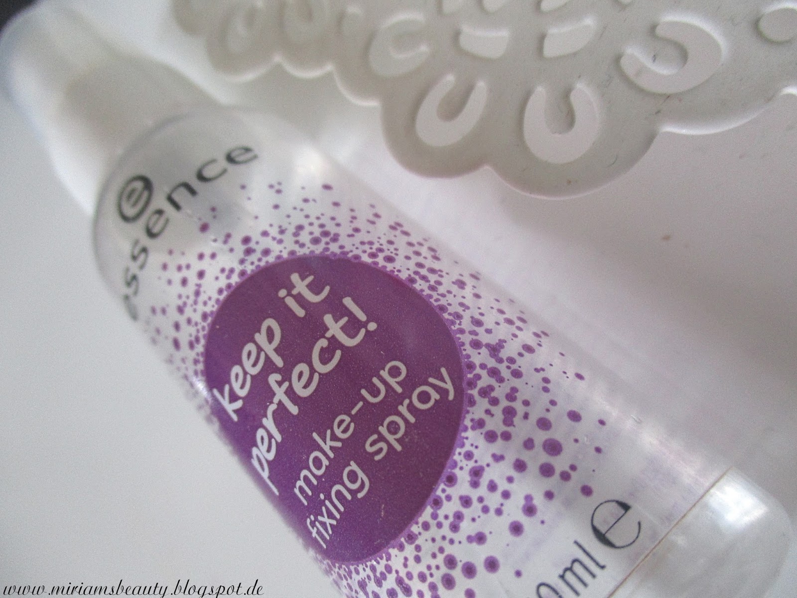Essence Keep It Perfect Fixing Spray Test mlle-miriam.blogspot.com