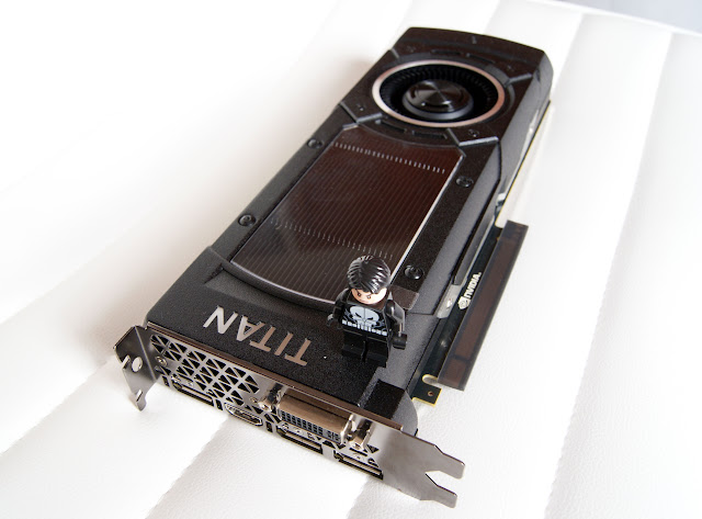 Titan X con backplate EK