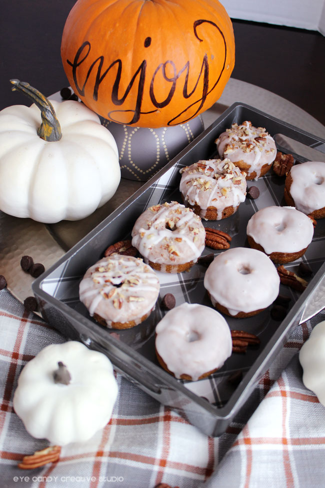how to make pumpkin spice donuts, baked donuts plaid tray, free recipe cards