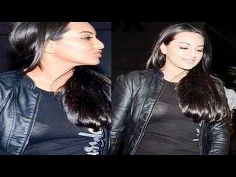 Bollywood Actresses Caught in Transparent Dresses ~ Kiss Bollywood