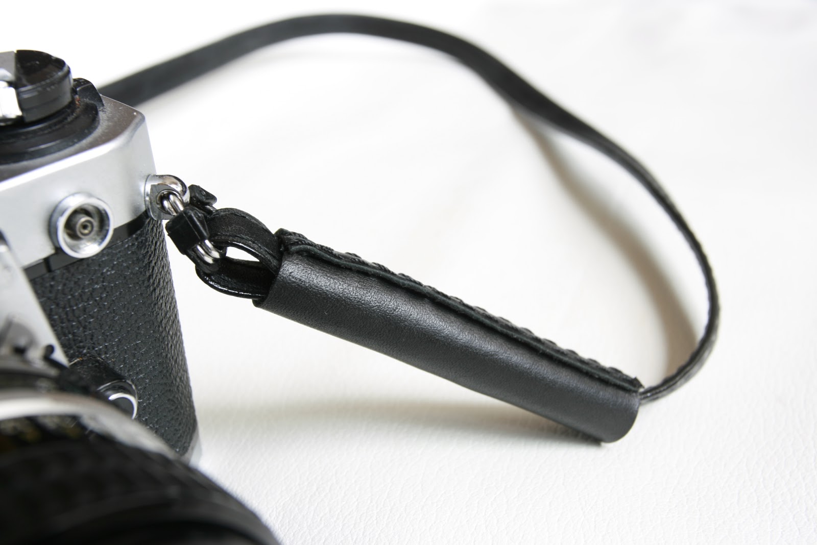 LORAYN handmade leather camera accessories & more MINIMAL BLACK THIN